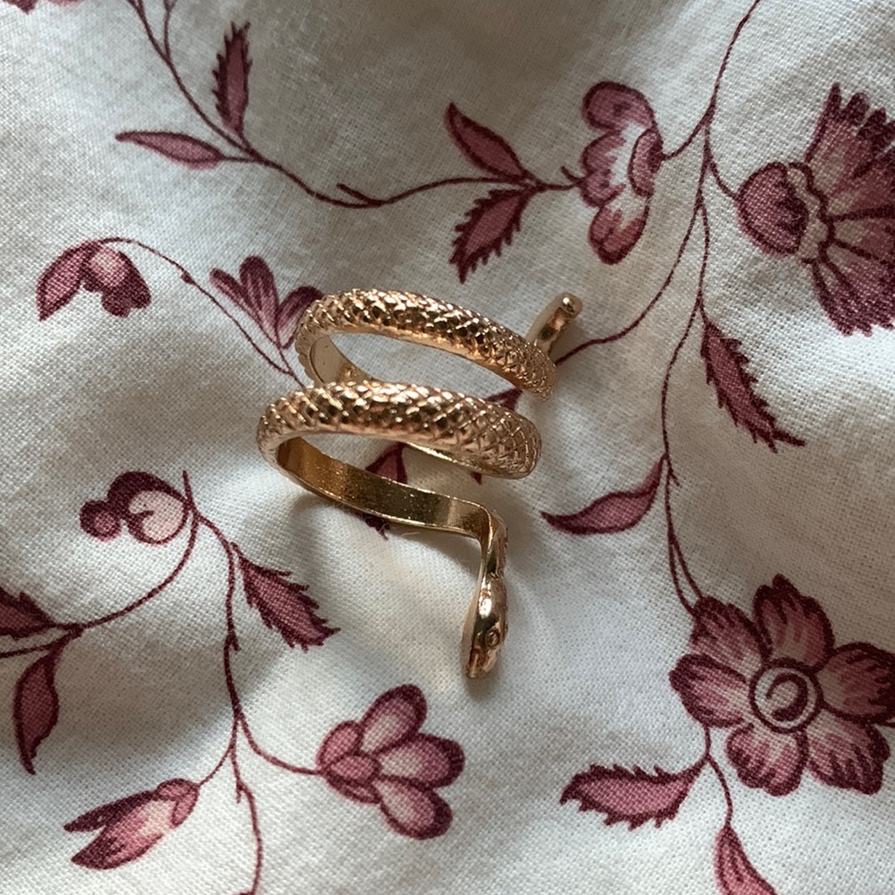 size 7 gold snake ring